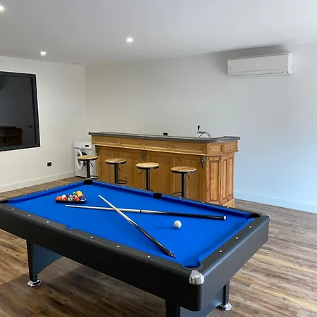 Villa 400m2 Piscine Intérieure Très Calme