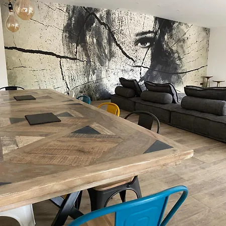 Villa 400m2 Piscine Intérieure Très Calme *