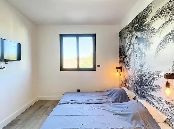 Villa 400m2 Piscine Intérieure Très Calme Agde