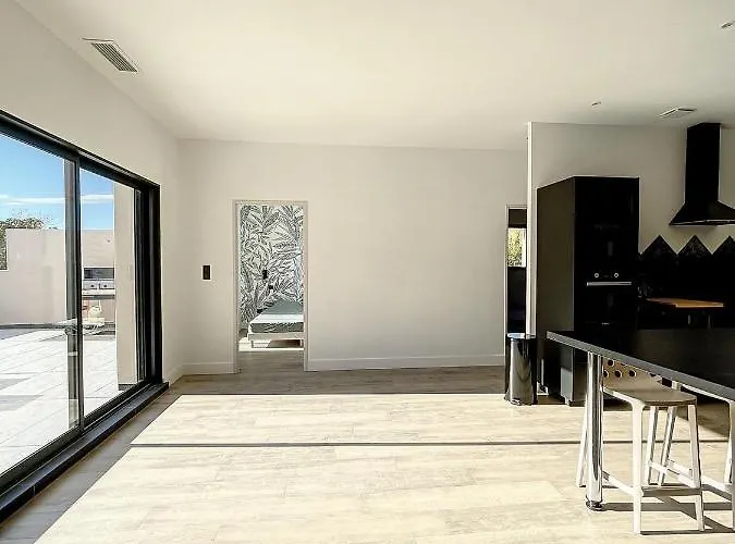 Villa 400m2 Piscine Intérieure Très Calme