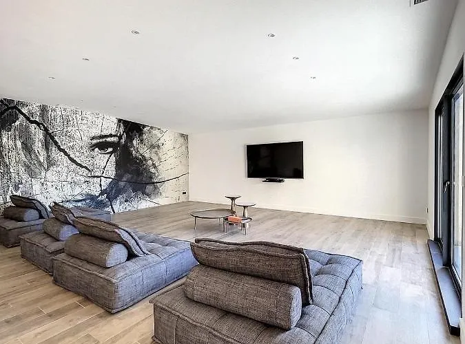 400m2 Piscine Intérieure Très Calme