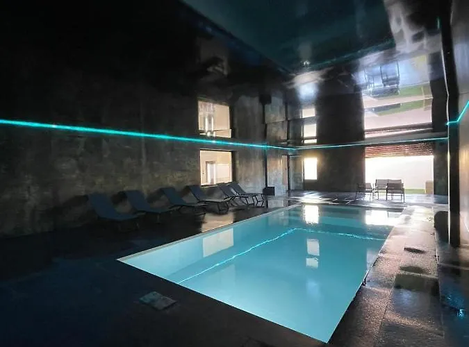 Villa 400m2 Piscine Intérieure Très Calme *