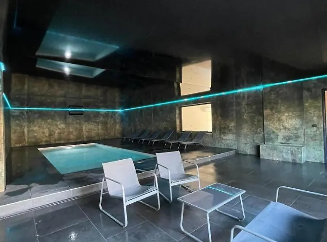 Villa 400m2 Piscine Intérieure Très Calme Agde