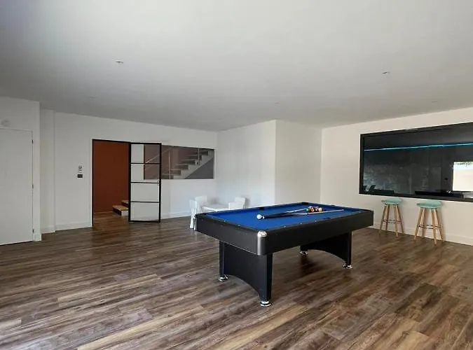 Villa 400m2 Piscine Intérieure Très Calme Agde