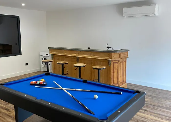 Villa 400m2 Piscine Intérieure Très Calme