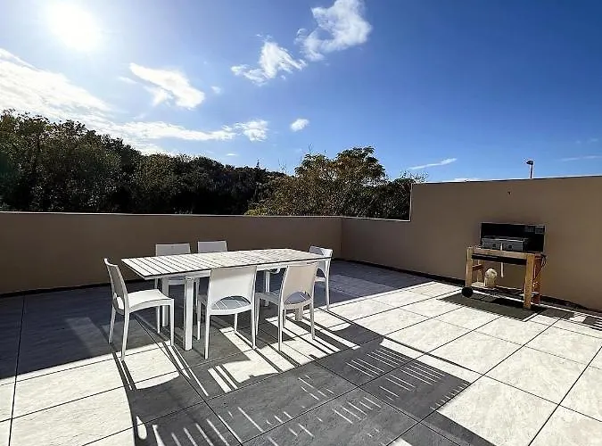 Villa 400m2 Piscine Intérieure Très Calme *