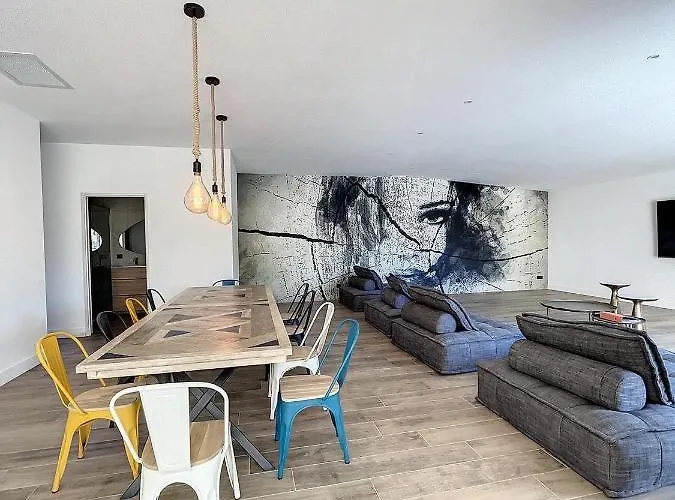 400m2 Piscine Intérieure Très Calme