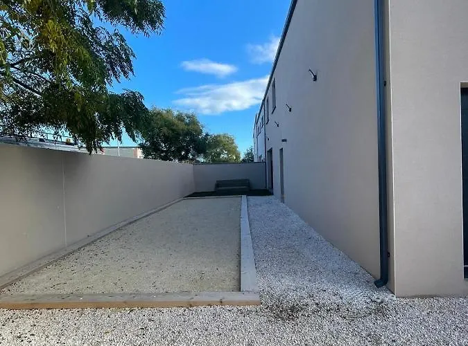 400m2 Piscine Intérieure Très Calme Agde