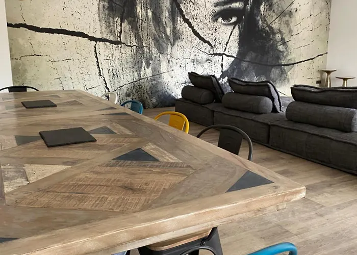 Villa 400m2 Piscine Intérieure Très Calme *